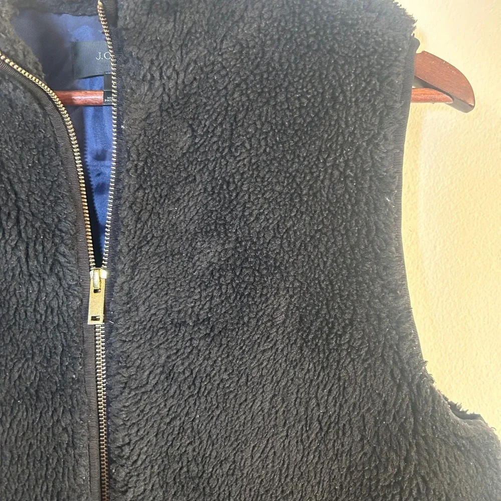 EUC J.Crew Vest Sherpa Fleece Size M‎ Black Gold Zip Pockets